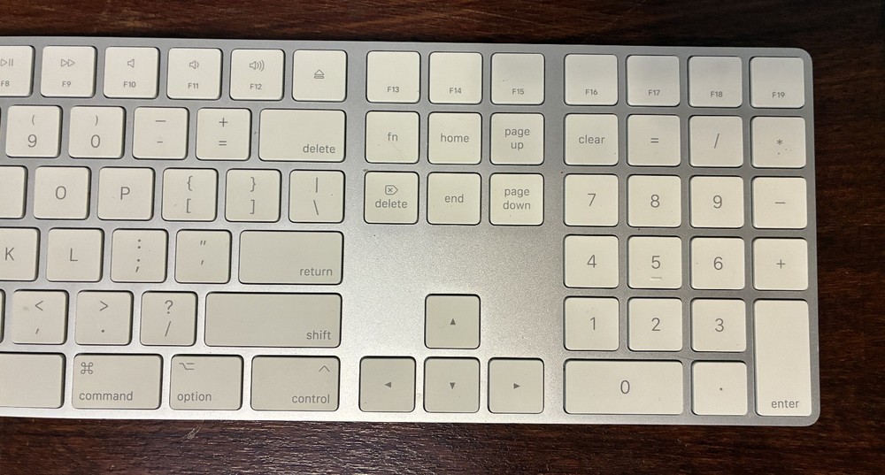 Apple A1843 Keyboard And A1657 Mouse Combo