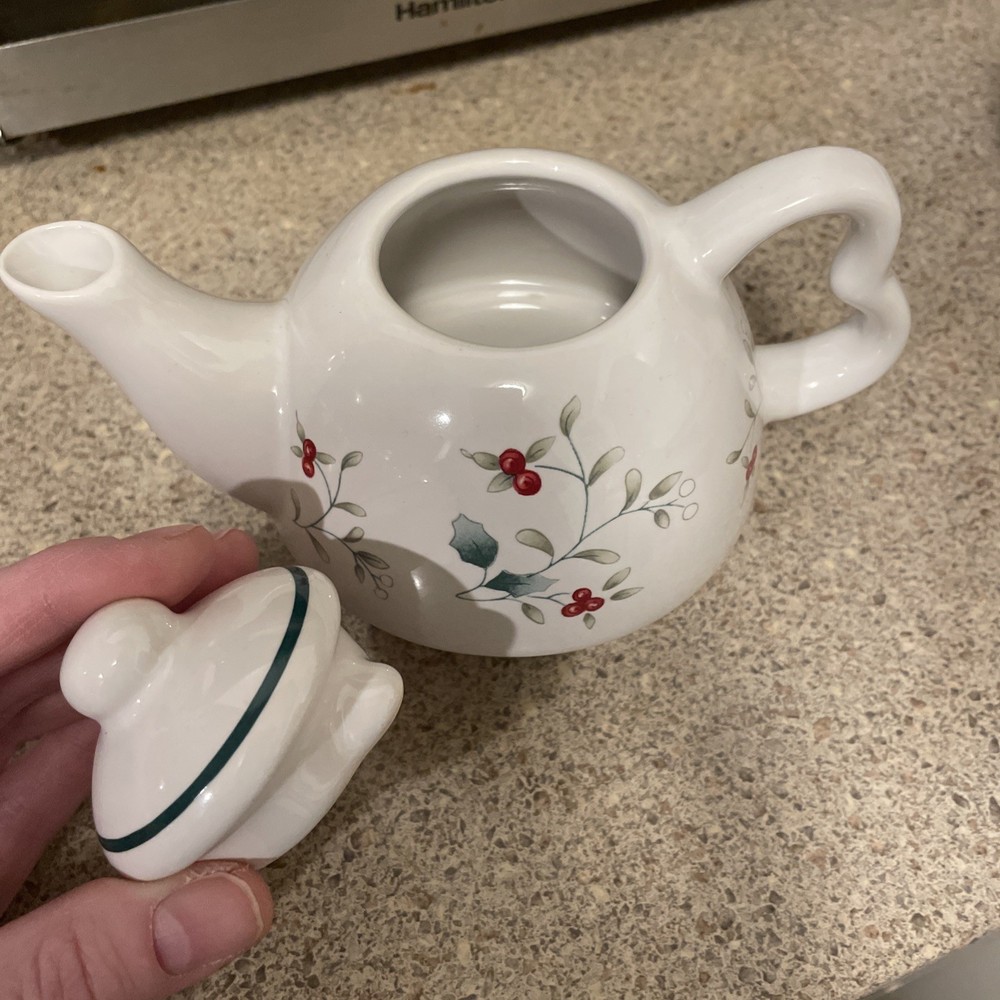 Pfaltzgraff Winterberry Tea Pot