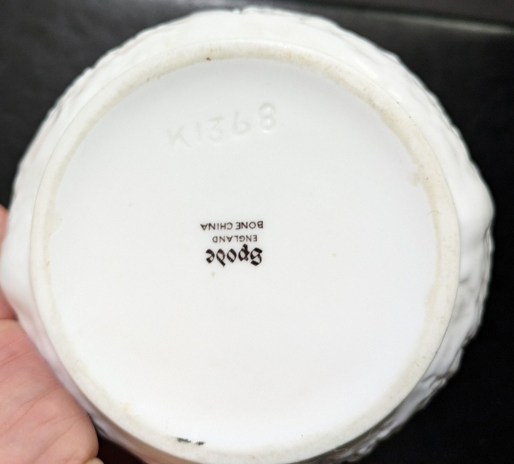 Spode SAVORY WHITE 6 1/2" Pitcher Embossed Cabbage Leaf 32 oz. Pitcher England