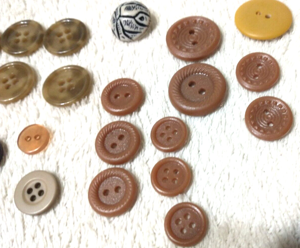 Buttons 40 Tan & Brown, Light Brown Assorted Shapes and Sizes BA1