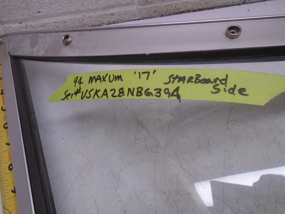Z7 1994 Maxum 1700 Boat Windshield STB Right Driver