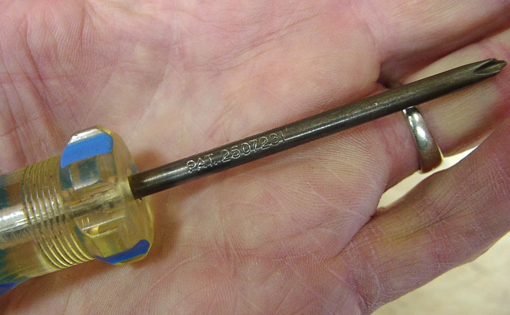 2 Vntg Unbranded Plastic Handle Screwdrivers,Phillips-6-1/2",& Std Tip-7-1/4",EX