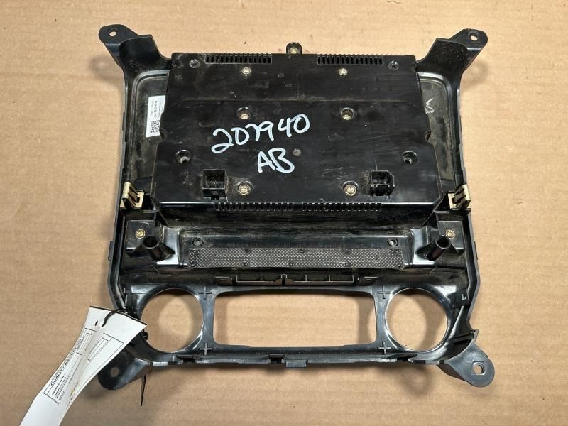 SIERRA250 2015 Glove Box 18883