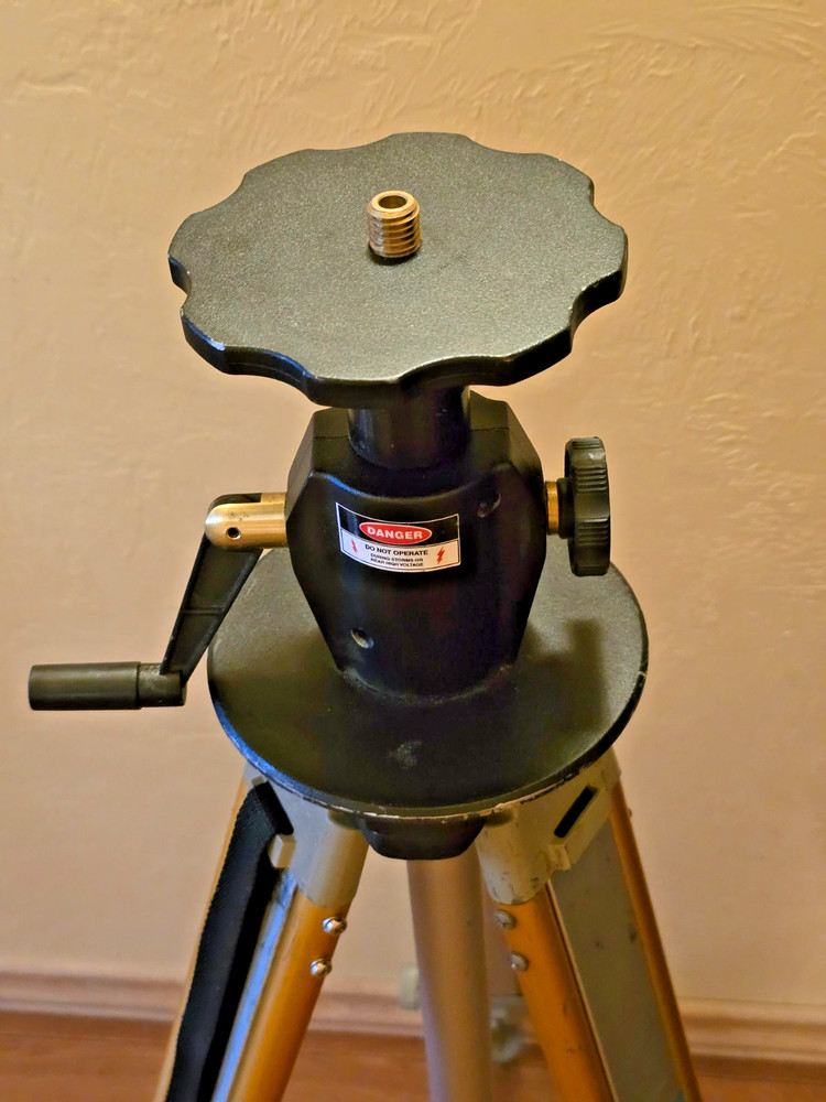 SOKKIA Surveyors TRIPOD with CST BERGER ELEVATOR COLUMN - PRE-OWNED