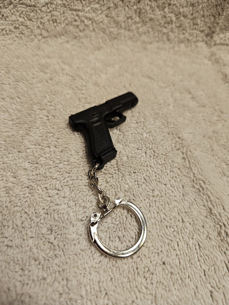 GLOCK 9 mm Firearm Key Chain new