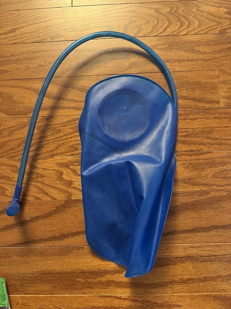 CamelBak Rogue Hydration Pack Green Nylon, Adjustable, Lightweight, 2 Pockets