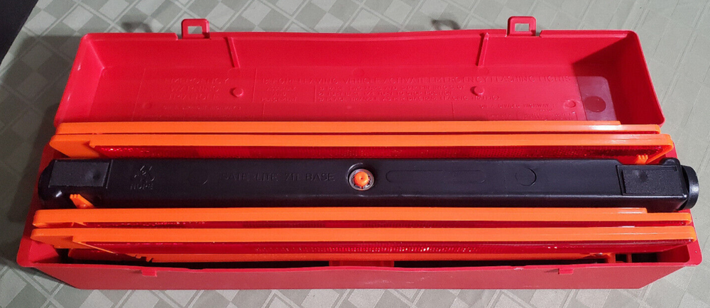 3 Safety Triangles SATE-LITE 711-41 Fluorescent orange triangles red reflectors