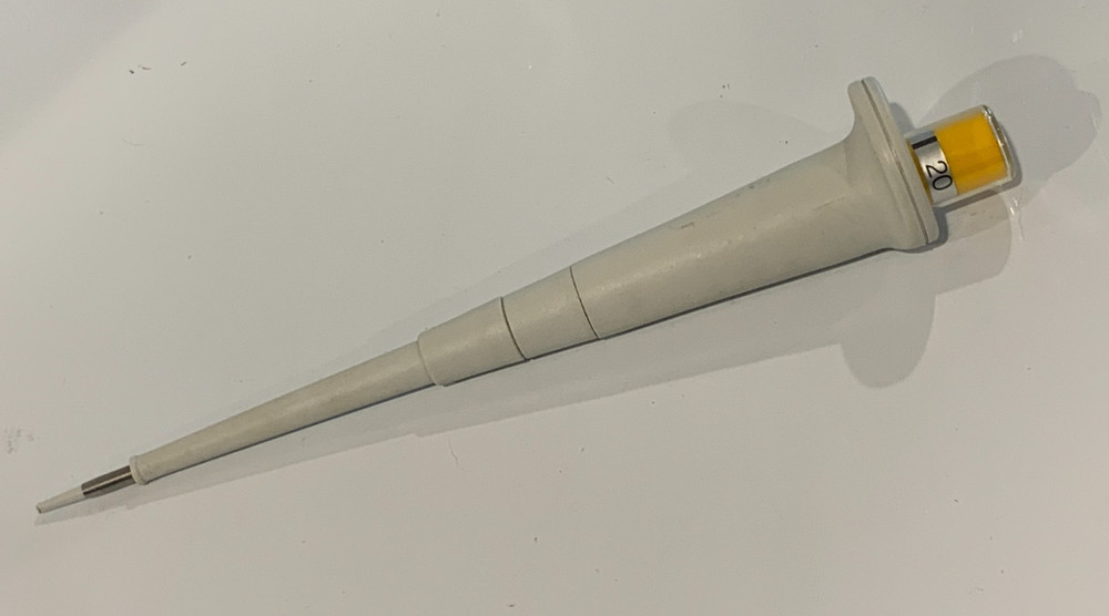 2 Eppendorf Pipettes, Adjustable 0.5-10µL and 20µL, Reliable - Cleaned & Tested