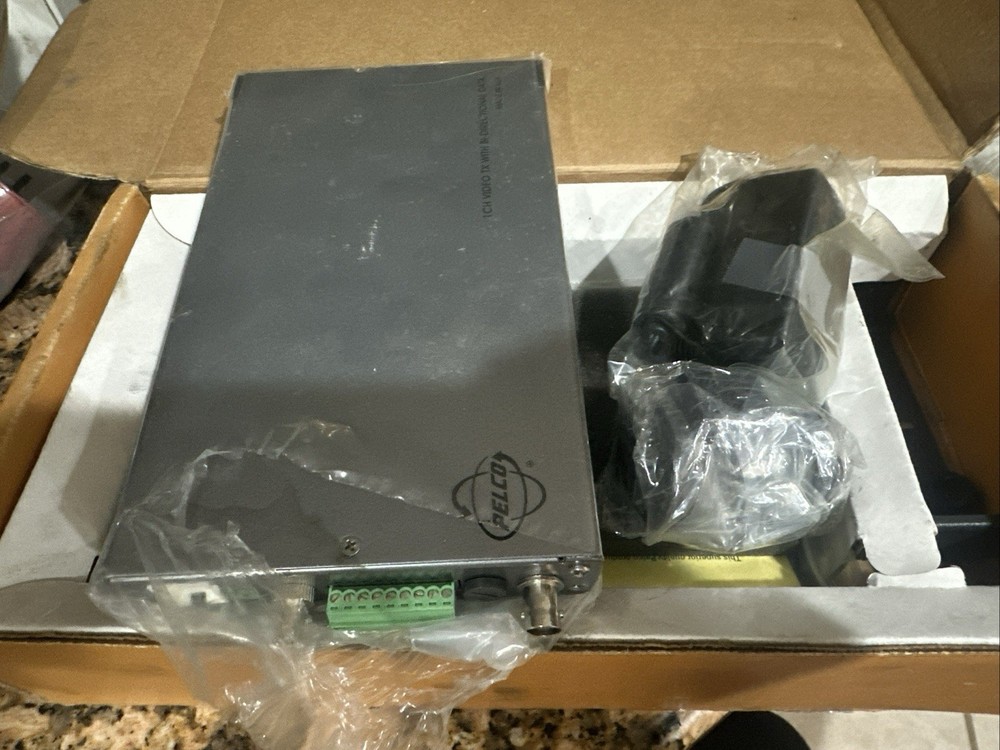 Pelco FT85011MSTR Fiber Transmitter