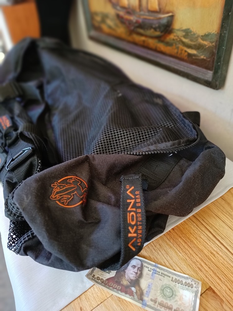 Akona Dive Bag