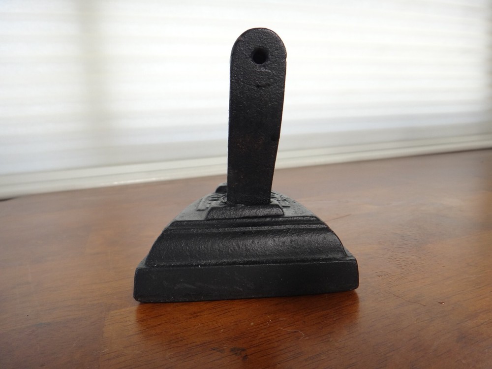 Vintage Sad Iron / Flat Iron #3 Silvesters 5"