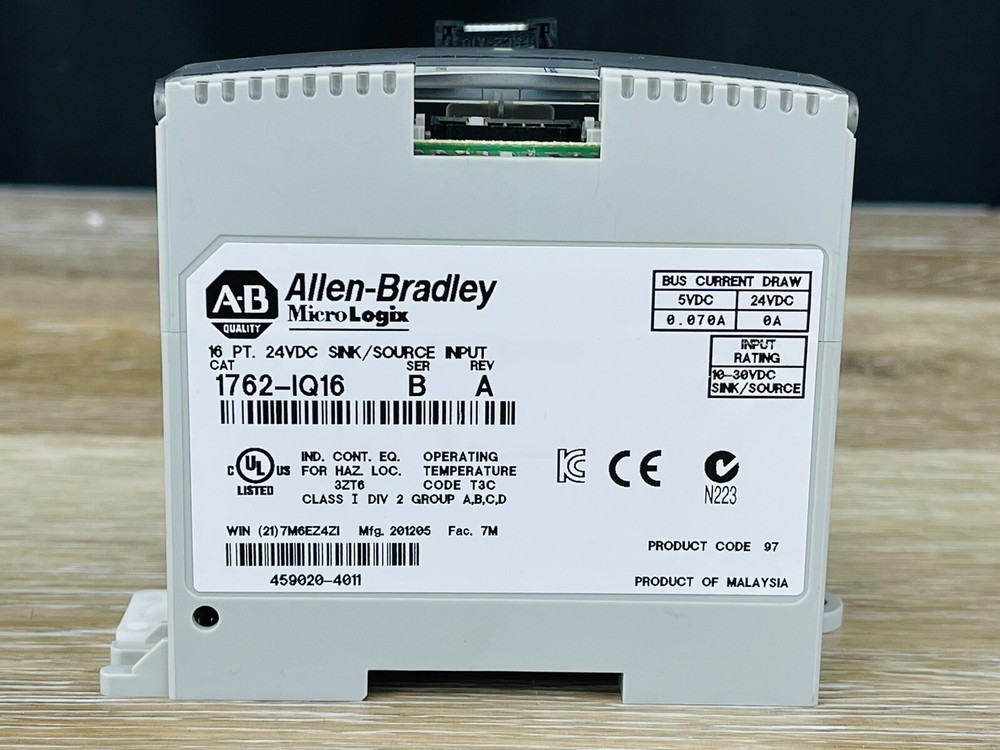 Allen Bradley 1762-IQ16 MicroLogix 1200 programmable logic controller