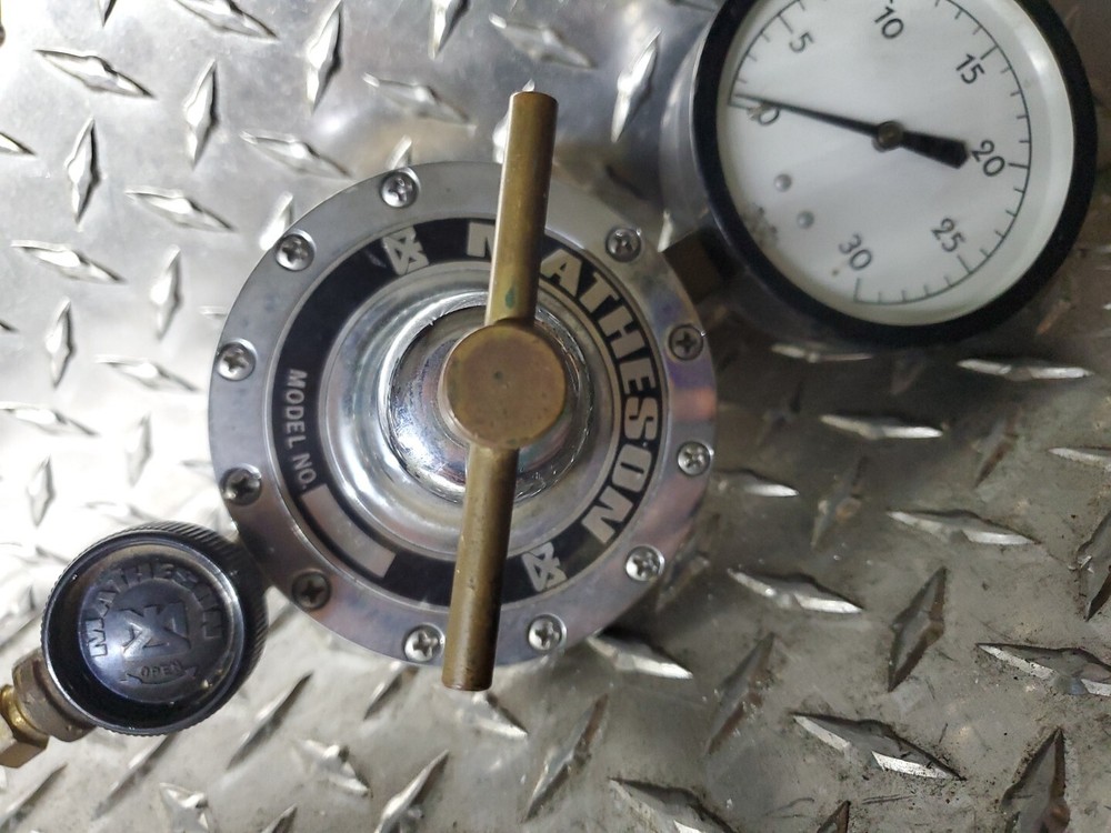 MATHESON 40H 3470A Series General Purpose Line Regulator