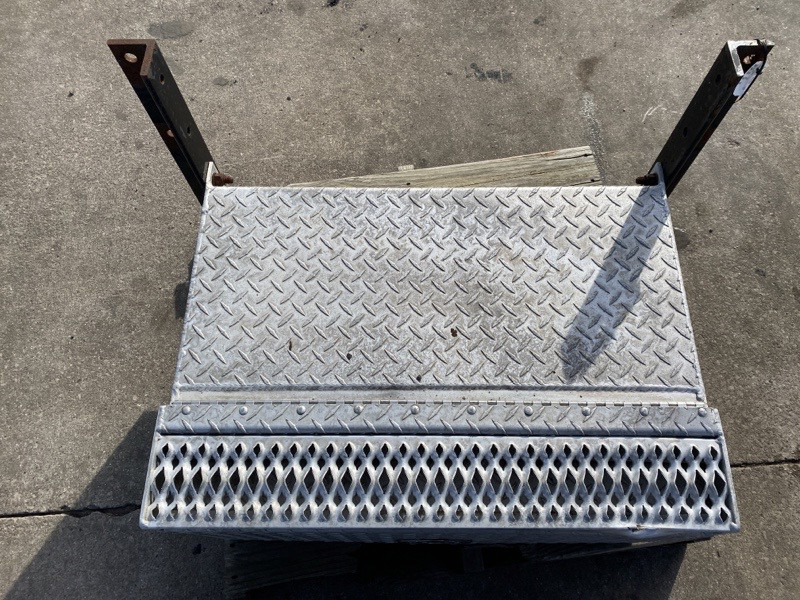 Peterbilt 379 Tool Box (693-10110)