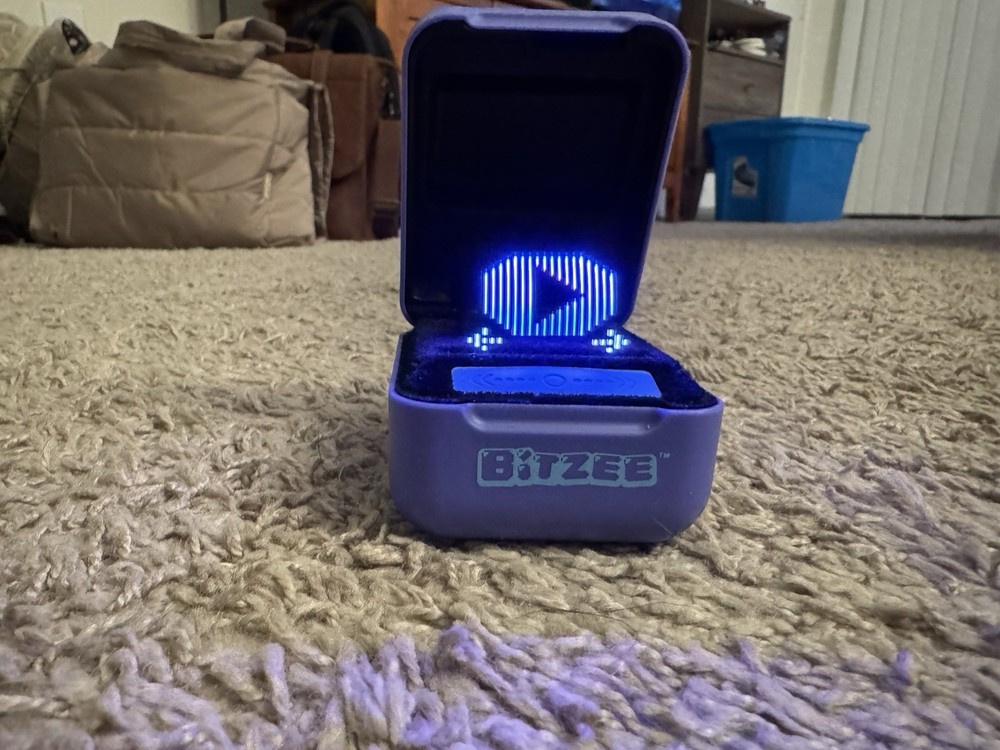 Spin Master Bitzee Digital Electronic Interactive Pet Purple Toy Light Up
