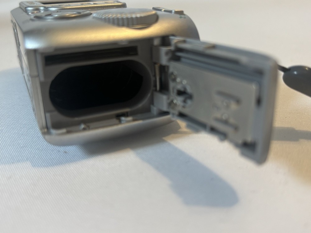 Olympus C-170 Digital Camera Silver - Working