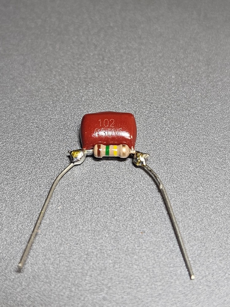 TREBLE BLEED CIRCUIT .001uF cap