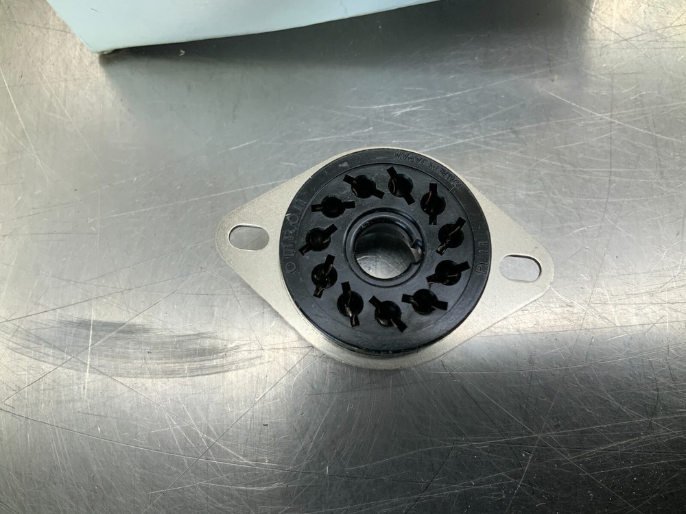 (8) Eaton D3PA5 Panel Mount Socket