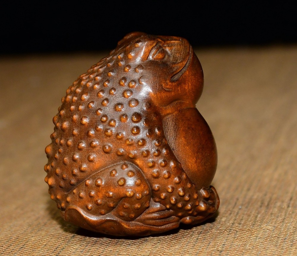 Premium Boxwood Golden Toad Ornament
