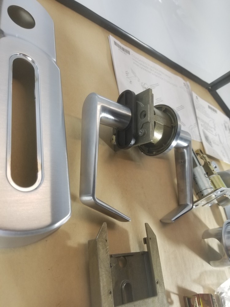 Falcon H2 101L Dane Handle 626 Satin Chrome Interconnected Lock