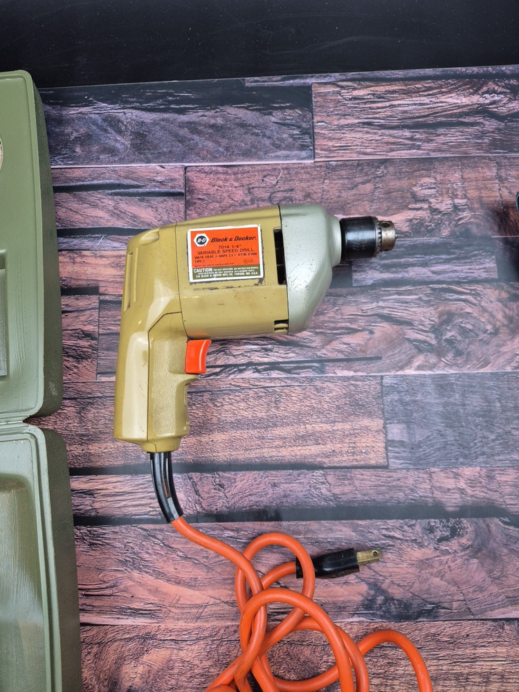 Black & Decker 7014 1/4" Variable Speed Drill w/ Case Manual Bits Tested VTG 80s