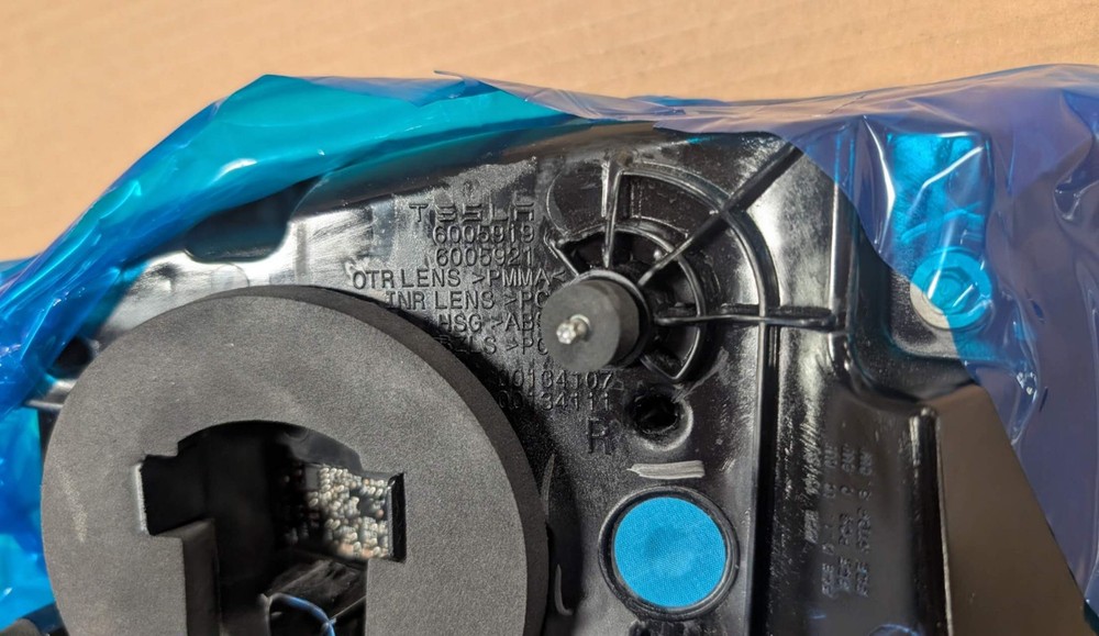 OEM SURPLUS REAR Outer Tail Light SET 2012-21 Tesla Model S - 6005918 6005919