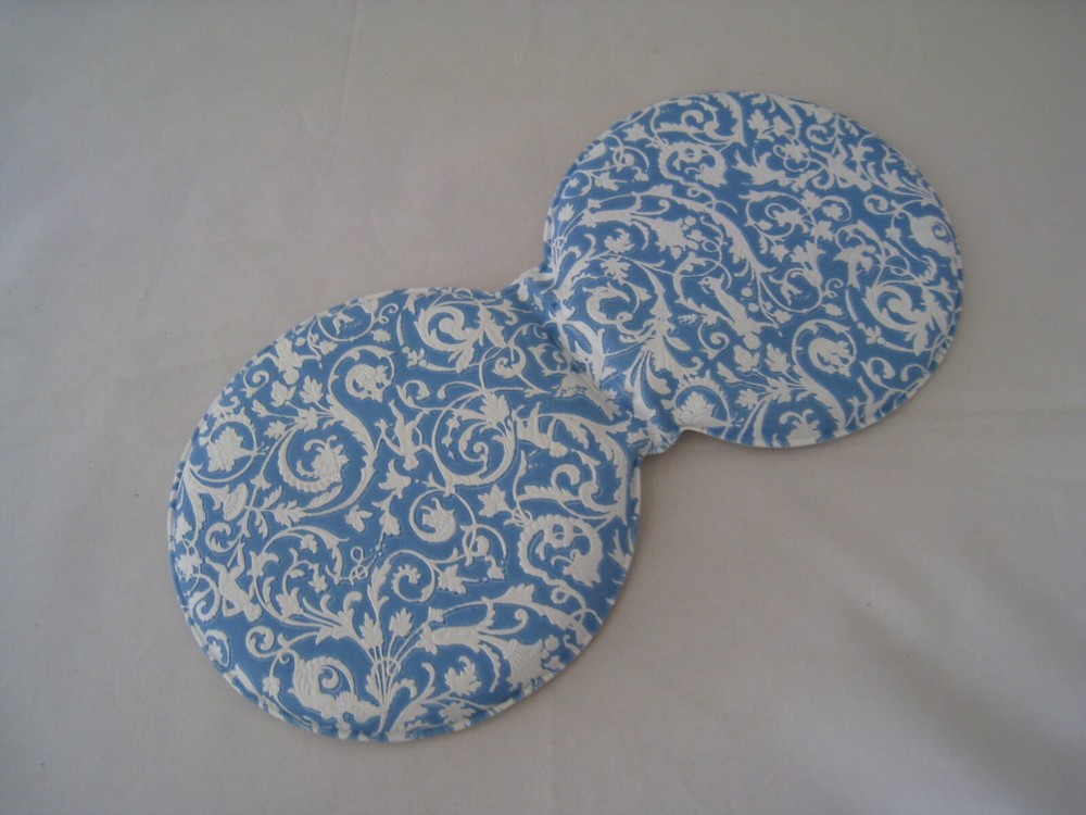 Convenient Folding Portable Embossed Blue and White Magnification Mirror