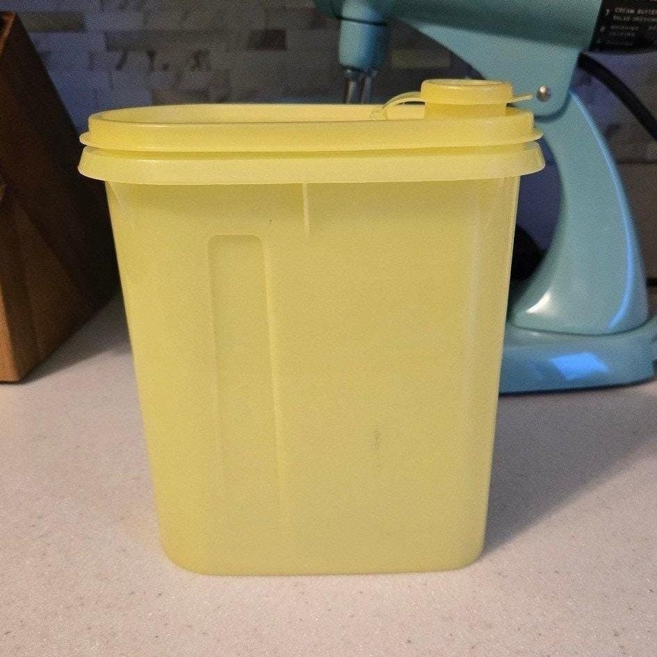 Vintage Tupperware Pitcher Batter Container