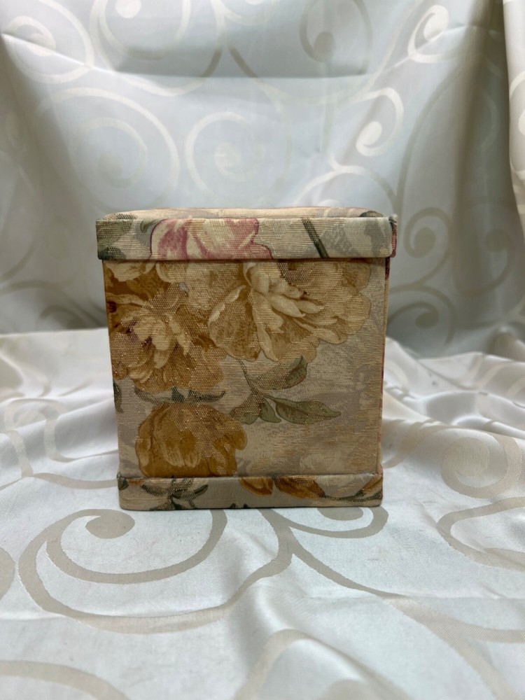 Bed Bath & Beyond Monaco floral Multicolor tissue box