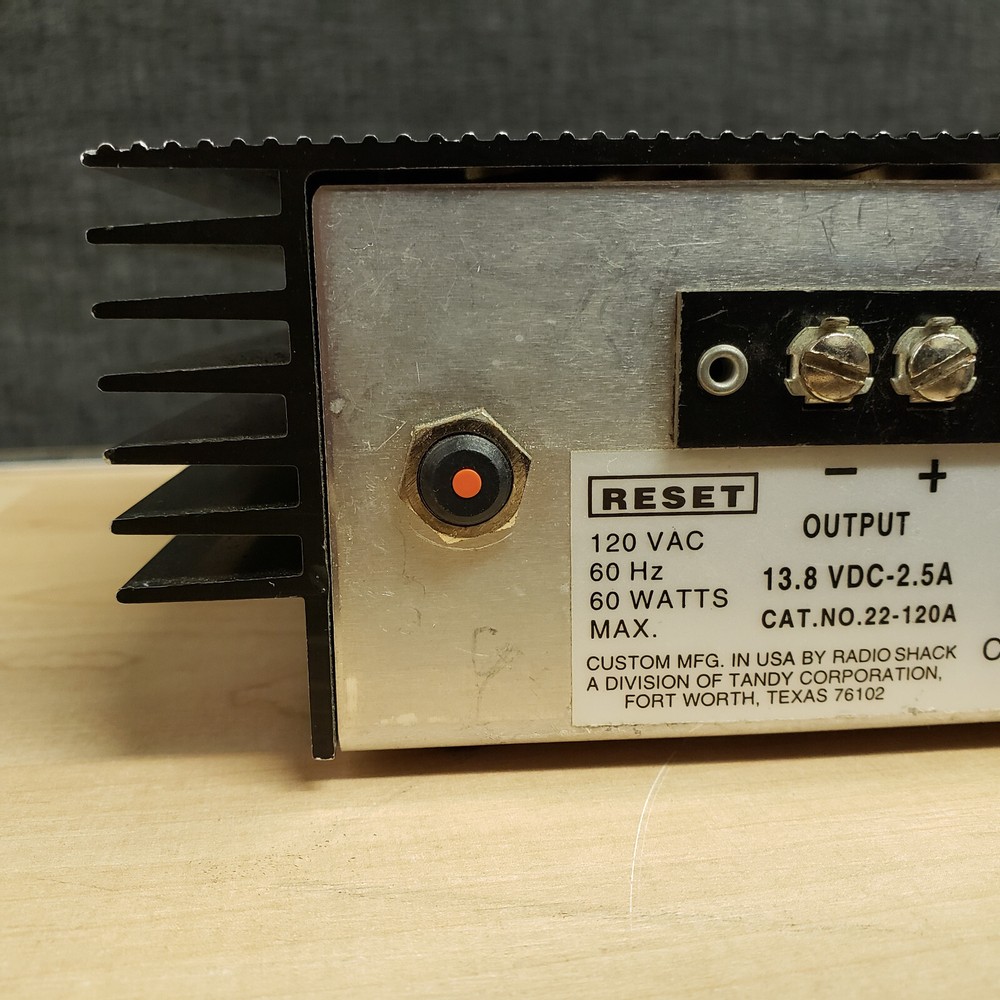 Micronta Regulated 12 Volt Power Supply 278S