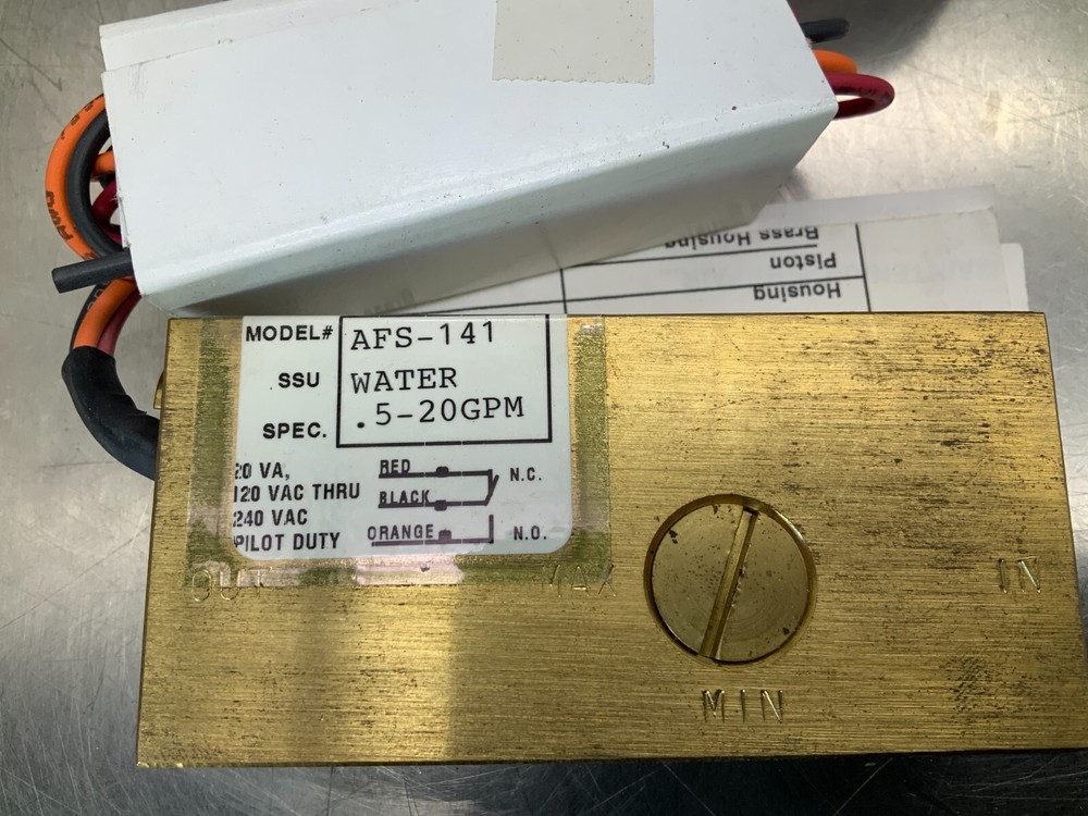 Dwyer AFS-141 Adjustable Flow Switch for Water .5-20 gpm