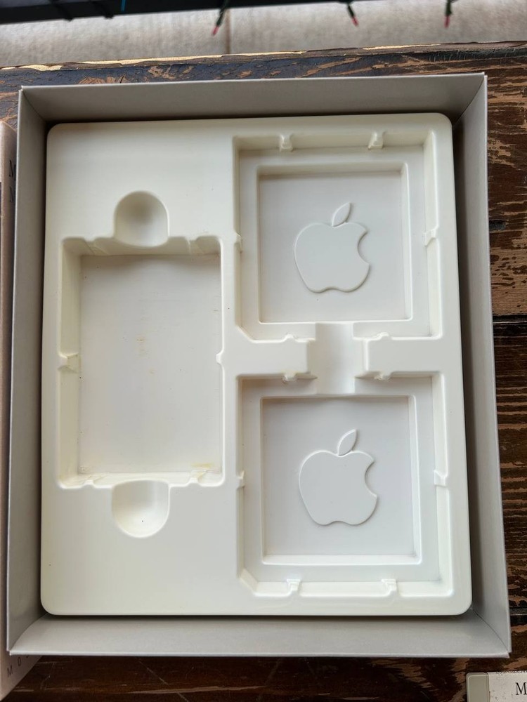 Apple Macintosh MacProject M0525. Vintage Apple software 1984 year