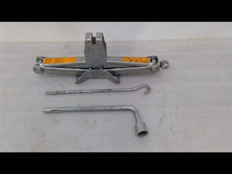 Jack and Tools Factory Kit FITS ROGUE     2012 Jack 368421