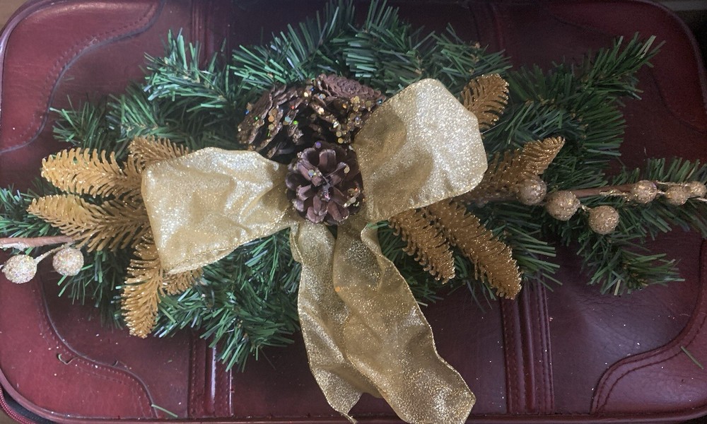 Christmas Pine Centerpiece *Gold Decorations*