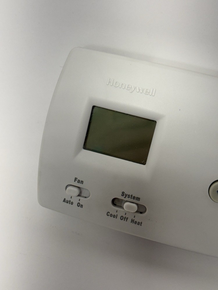 Honeywell PRO 3000 Thermostat TH3110D1008 Non Programmable Tested