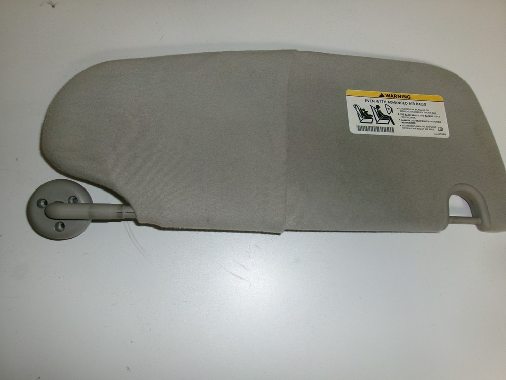 2002-2009 Dodge Ram 1500 Extendable Driver Side Sun Visor w/o Mirror (Gray)