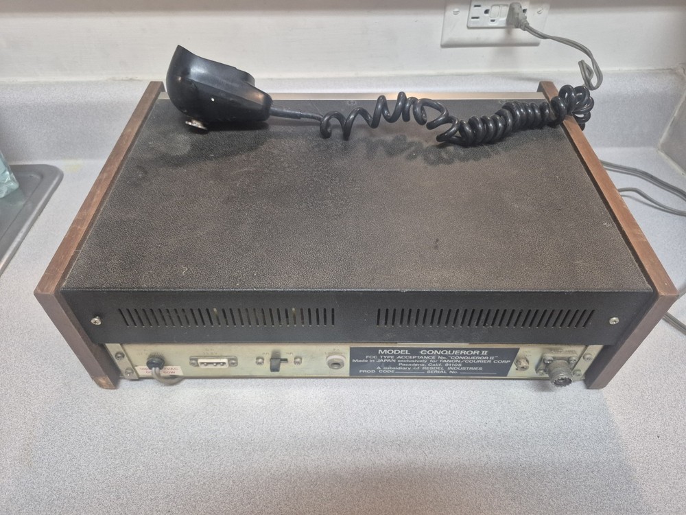 Courier Conqueror II CB Solid State Transceiver TESTED