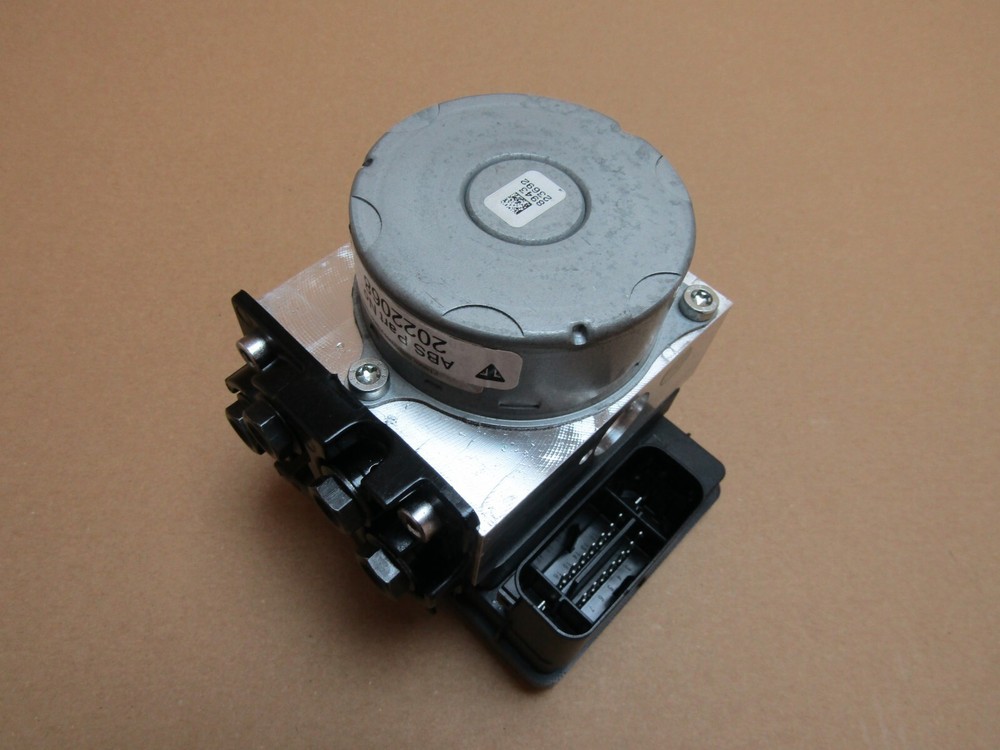 Triumph Rocket 3 GT 2021 ABS pump control unit module (9536)