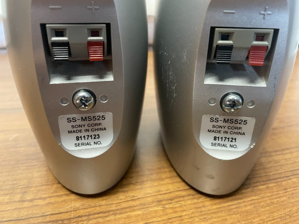 2 Sonny SS-MS525 Surround Speakers *