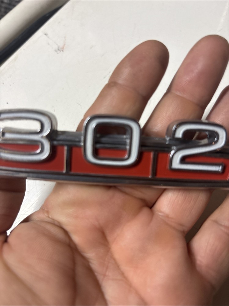VINTAGE FORD 302 FENDER EMBLEM