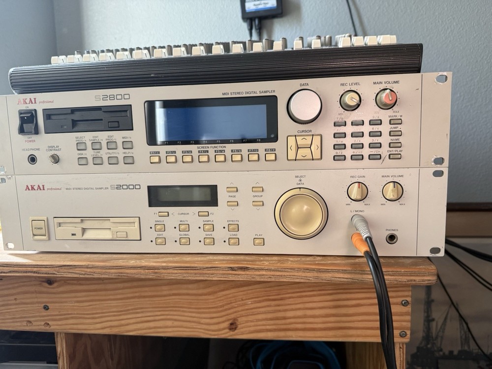 Akai S2000 Stereo Sampling Digital Sampler Rack Mountable
