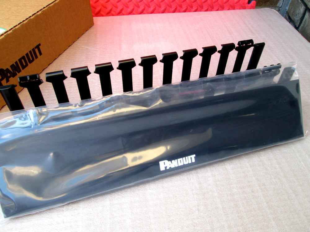 PANDUIT - WMPF1E - Horizontal Cable Manager 19" Front Black - NEW