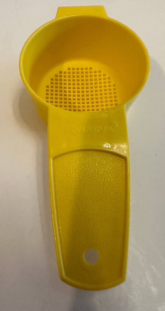 Vintage Tupperware Mini Sifter Strainer Yellow/Colander/tea/-approx 5"