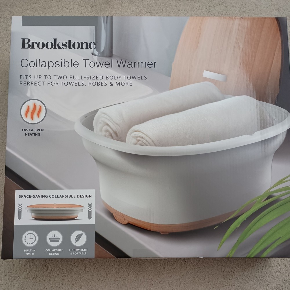 Brookstone Collapsible, Up To 2 Large Towels / Bathrobe / Blanket Warmer NIB