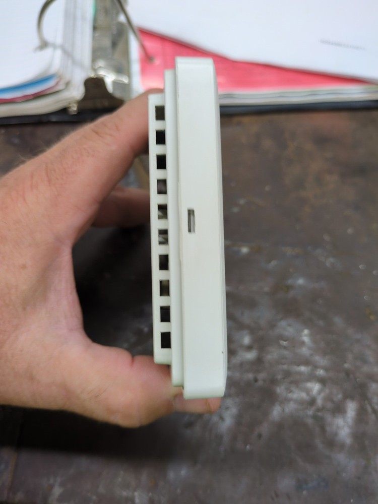 Johnson Controls T500HCP1 Programmable Thermostat White