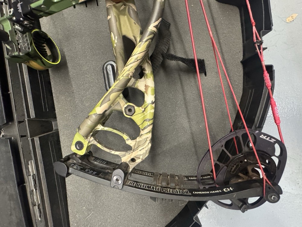 Hoyt Carbon Rx4 Compound Bow With Case