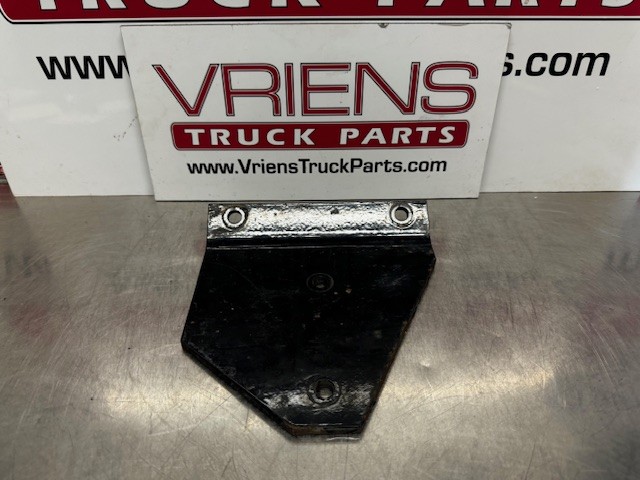 KENWORTH K060-321 BRACKET-STEP LH