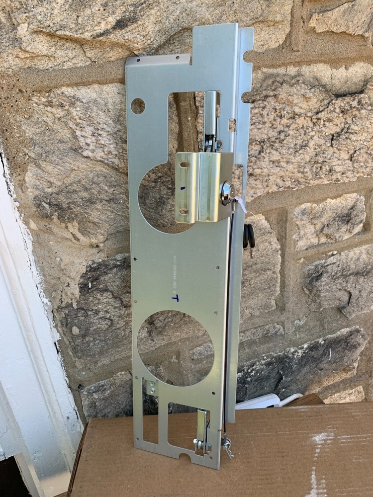 Thingamajig Steel Board Locking Mechanism Panel Lock With Two Keys