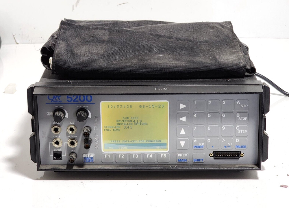 TELCOM UNIVERSAL CXR 5200 TRANSMISSION ANALYZER USED.