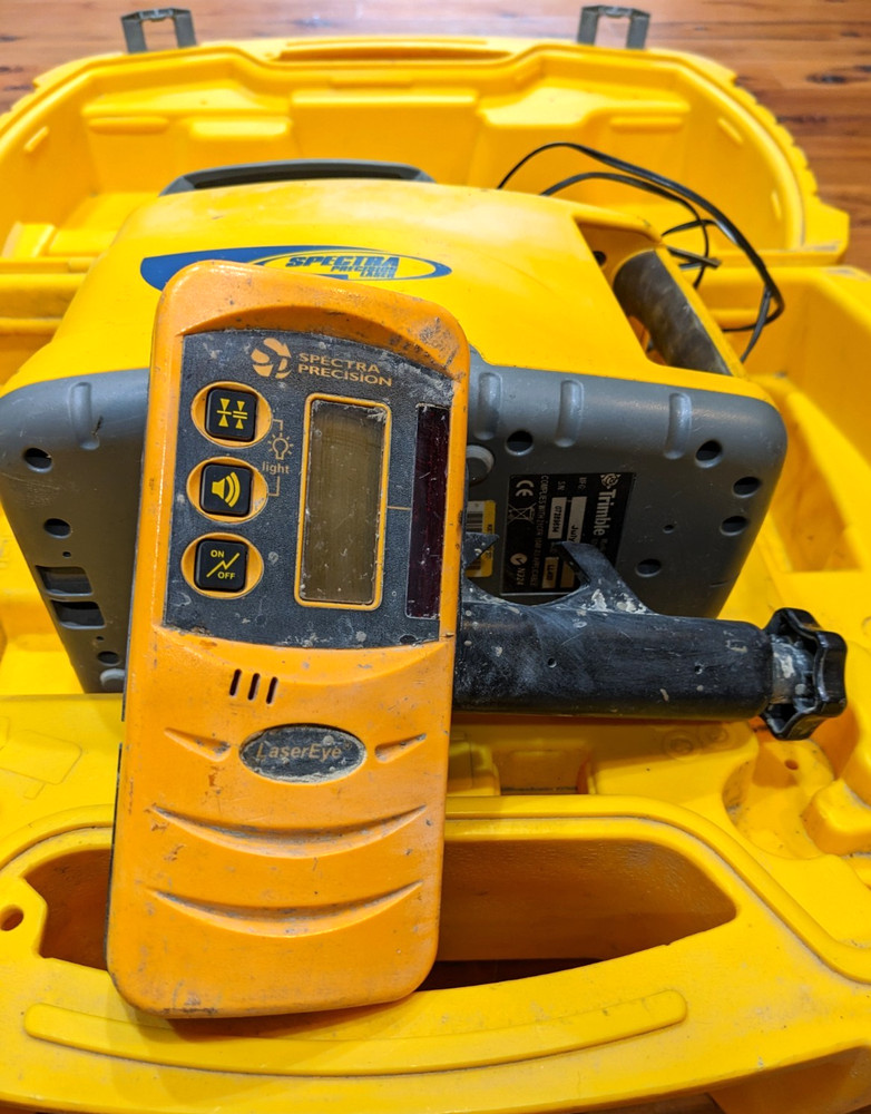 Spectra Precision Laser LL400 Used